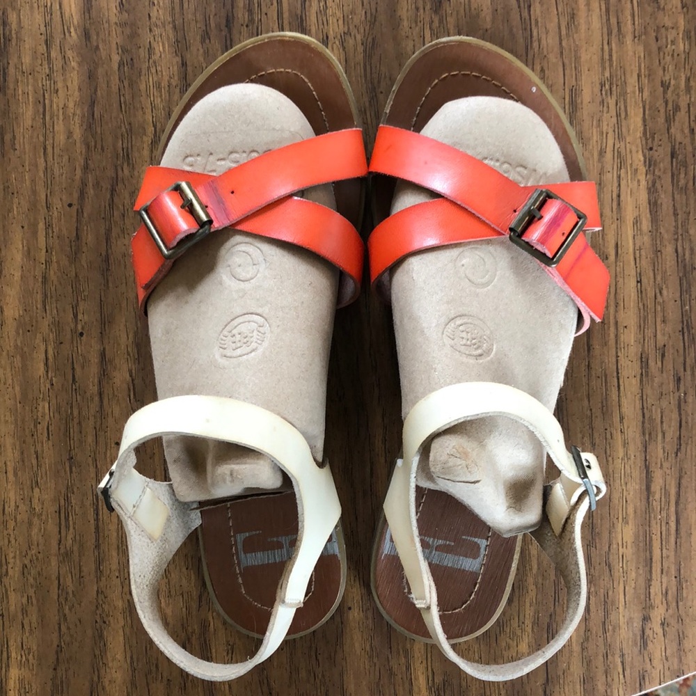 Elle Leather Strap sandals • Coral 🪸 Orange 🍊 and vanilla leather straps •